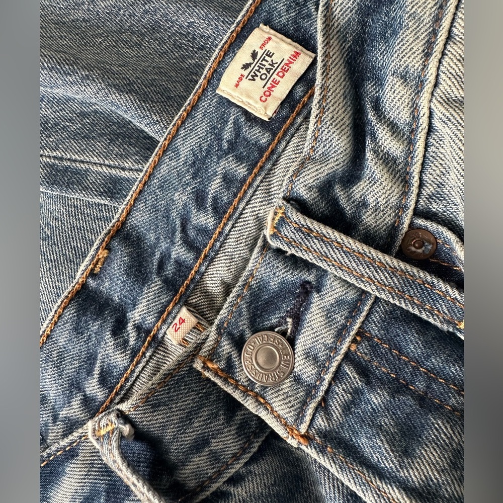 Levis Wedgie Icon White Cone Denim